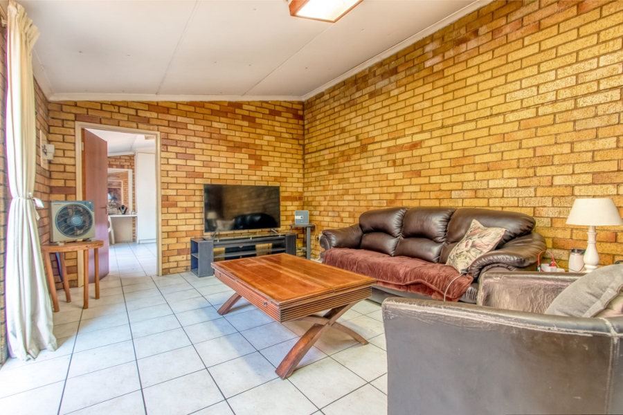 4 Bedroom Property for Sale in Linden Gauteng