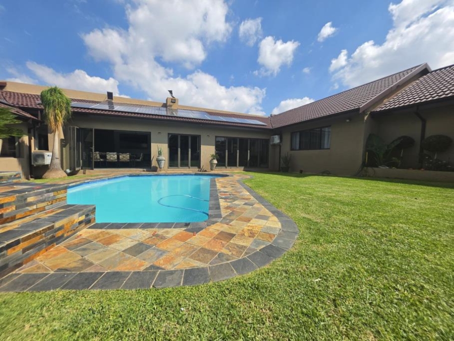 5 Bedroom Property for Sale in Verwoerdpark Gauteng