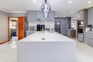 5 Bedroom Property for Sale in Verwoerdpark Gauteng
