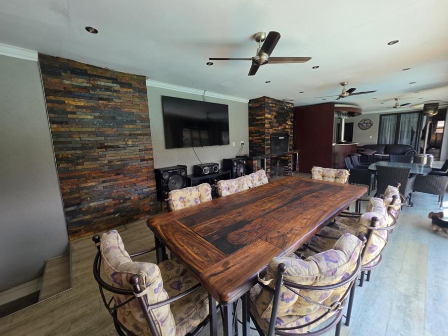 5 Bedroom Property for Sale in Verwoerdpark Gauteng