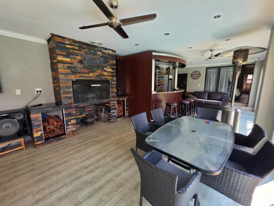 5 Bedroom Property for Sale in Verwoerdpark Gauteng