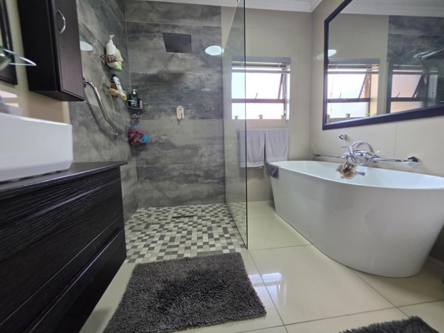 5 Bedroom Property for Sale in Verwoerdpark Gauteng