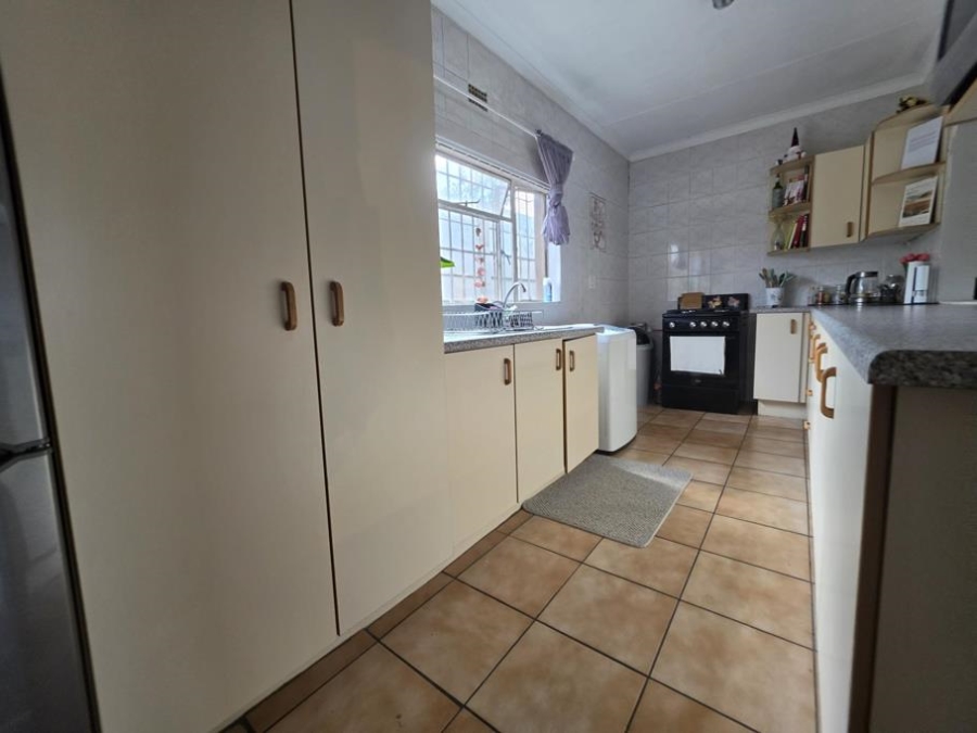 5 Bedroom Property for Sale in Verwoerdpark Gauteng