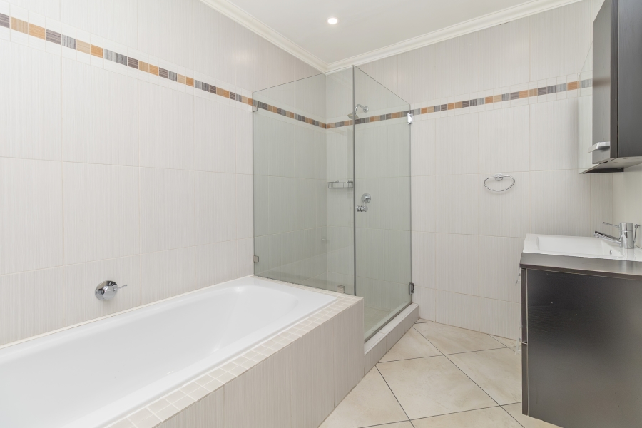 To Let 2 Bedroom Property for Rent in River Club Gauteng