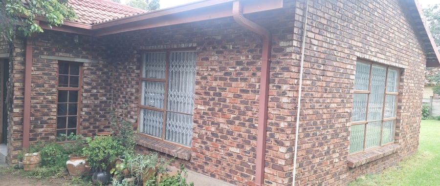 6 Bedroom Property for Sale in Bedworth Park Gauteng