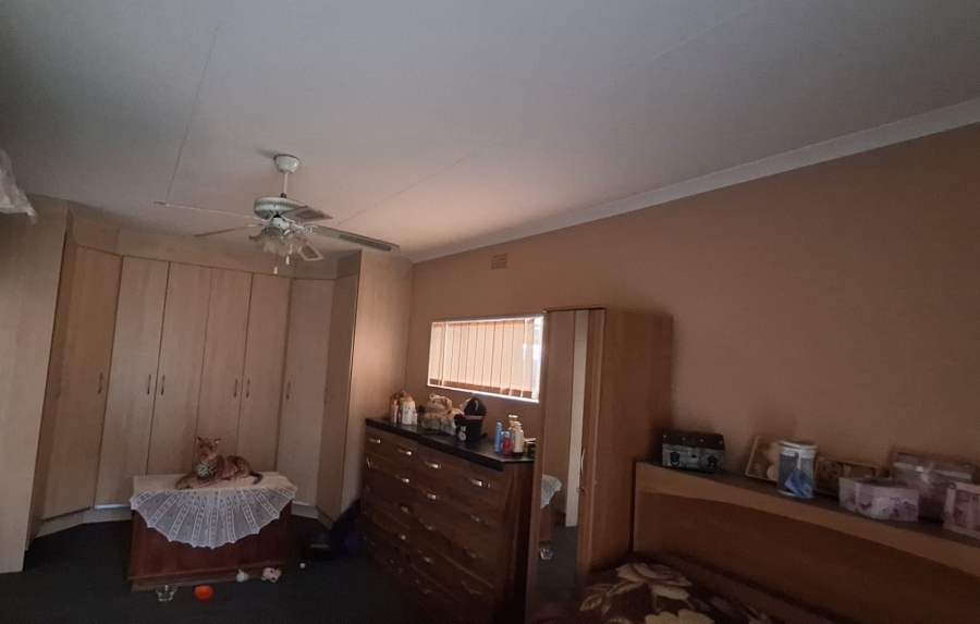 6 Bedroom Property for Sale in Bedworth Park Gauteng