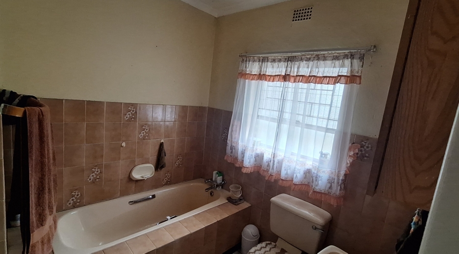 6 Bedroom Property for Sale in Bedworth Park Gauteng