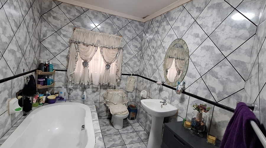 6 Bedroom Property for Sale in Bedworth Park Gauteng