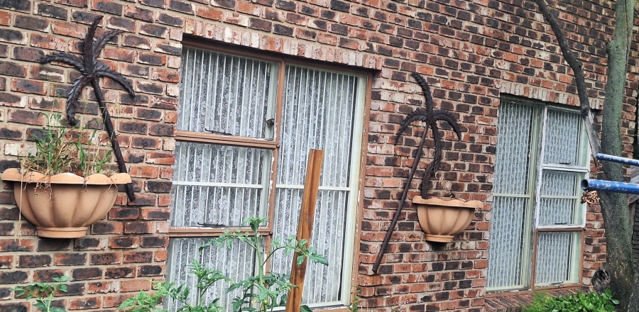 6 Bedroom Property for Sale in Bedworth Park Gauteng