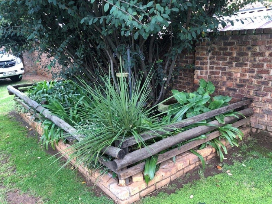 4 Bedroom Property for Sale in Bardene Gauteng