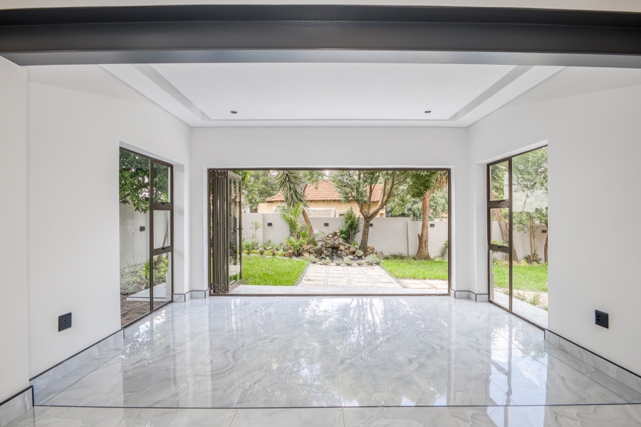 4 Bedroom Property for Sale in Broadacres Gauteng