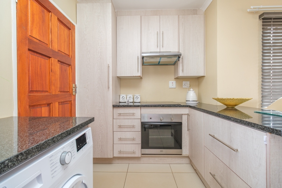 2 Bedroom Property for Sale in Azaadville Gardens Gauteng