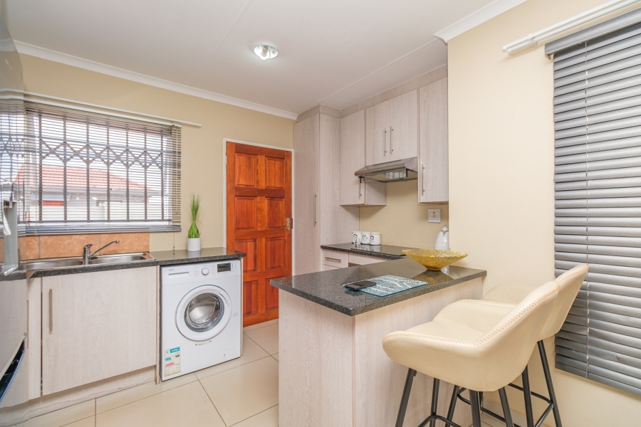 2 Bedroom Property for Sale in Azaadville Gardens Gauteng