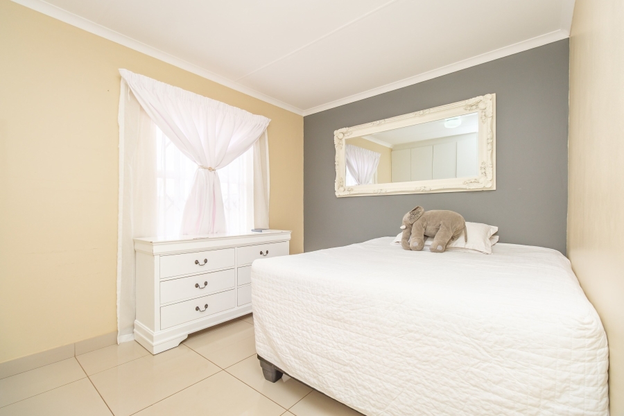2 Bedroom Property for Sale in Azaadville Gardens Gauteng