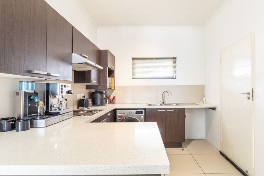 To Let 2 Bedroom Property for Rent in Broadacres Gauteng