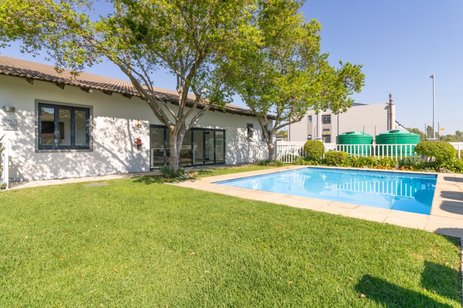 To Let 2 Bedroom Property for Rent in Broadacres Gauteng