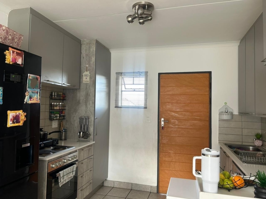 2 Bedroom Property for Sale in Noordwyk Gauteng