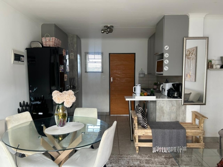 2 Bedroom Property for Sale in Noordwyk Gauteng