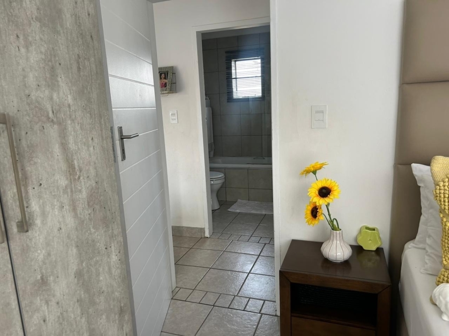 2 Bedroom Property for Sale in Noordwyk Gauteng