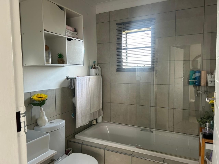 2 Bedroom Property for Sale in Noordwyk Gauteng