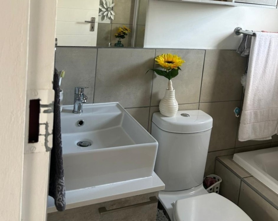 2 Bedroom Property for Sale in Noordwyk Gauteng