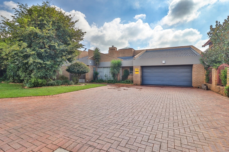 4 Bedroom Property for Sale in Mackenzie Park Gauteng