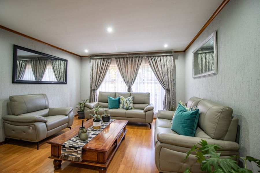 4 Bedroom Property for Sale in Mackenzie Park Gauteng