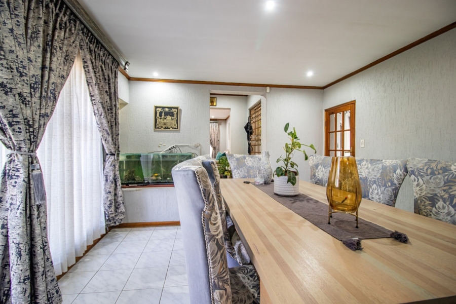 4 Bedroom Property for Sale in Mackenzie Park Gauteng