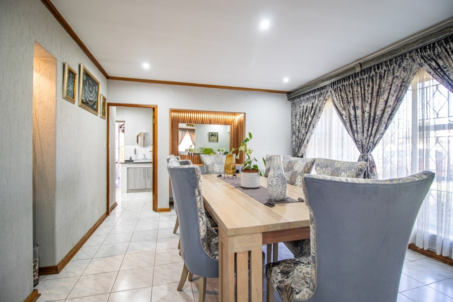 4 Bedroom Property for Sale in Mackenzie Park Gauteng