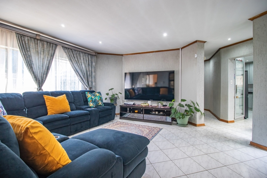4 Bedroom Property for Sale in Mackenzie Park Gauteng