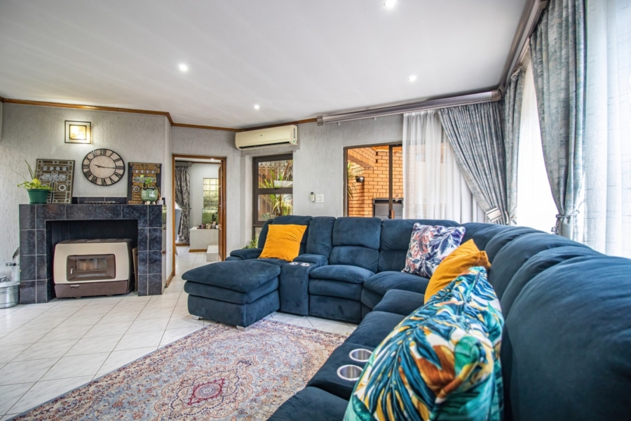 4 Bedroom Property for Sale in Mackenzie Park Gauteng