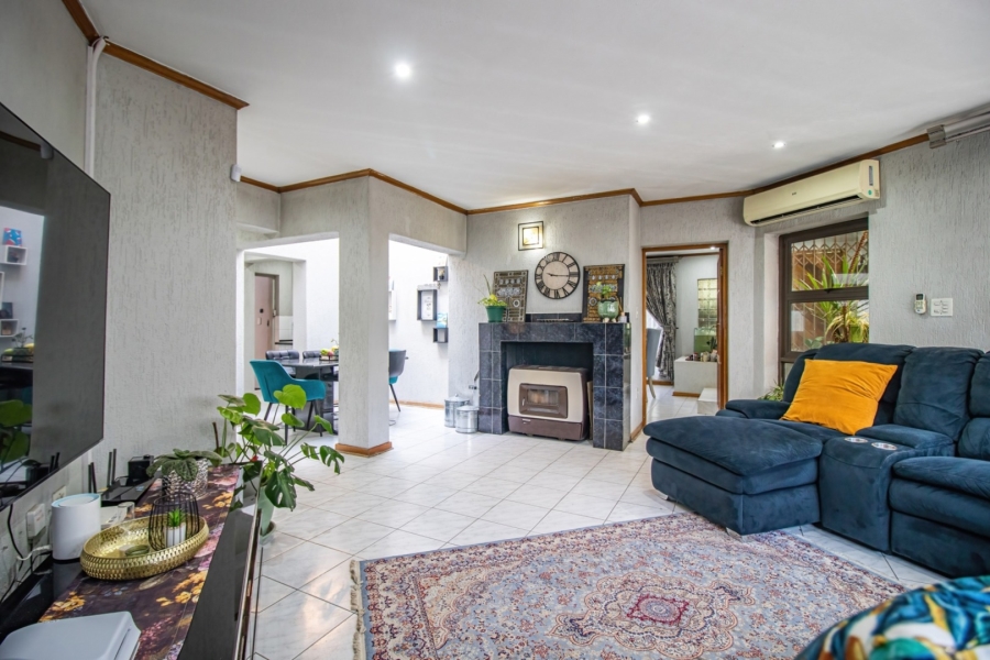 4 Bedroom Property for Sale in Mackenzie Park Gauteng