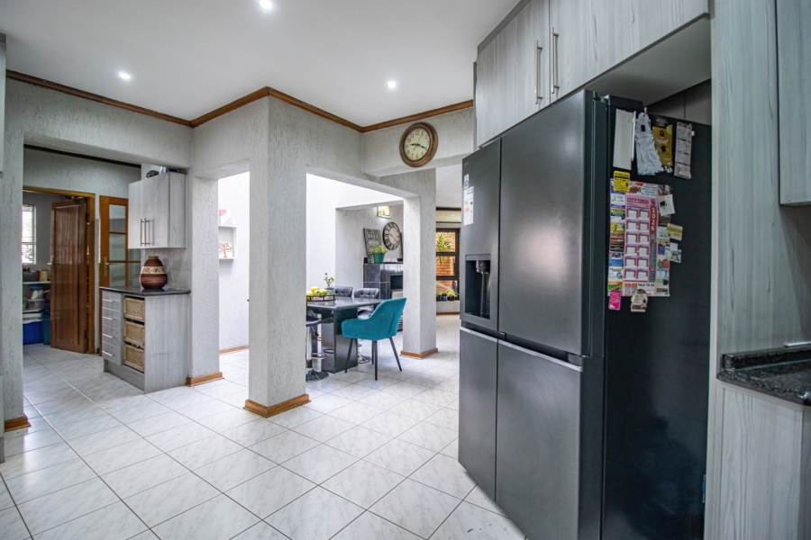 4 Bedroom Property for Sale in Mackenzie Park Gauteng