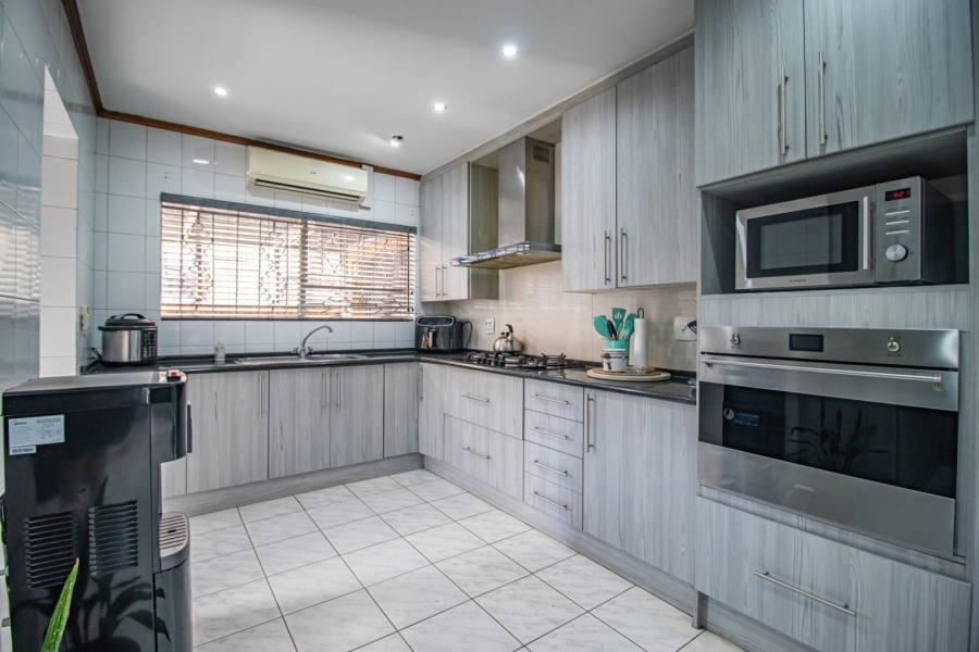 4 Bedroom Property for Sale in Mackenzie Park Gauteng