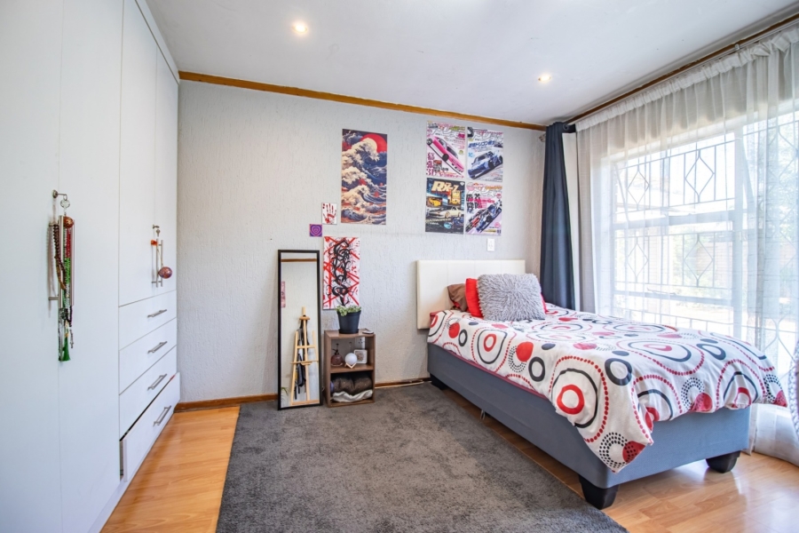 4 Bedroom Property for Sale in Mackenzie Park Gauteng