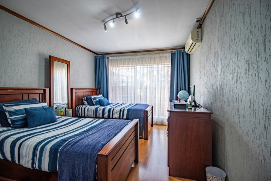 4 Bedroom Property for Sale in Mackenzie Park Gauteng