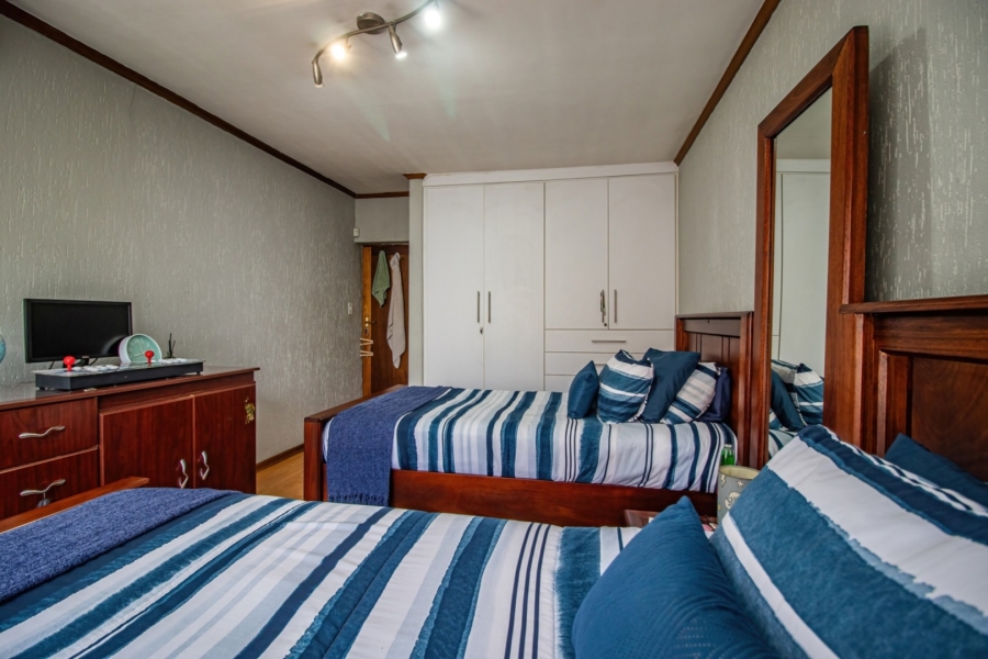 4 Bedroom Property for Sale in Mackenzie Park Gauteng