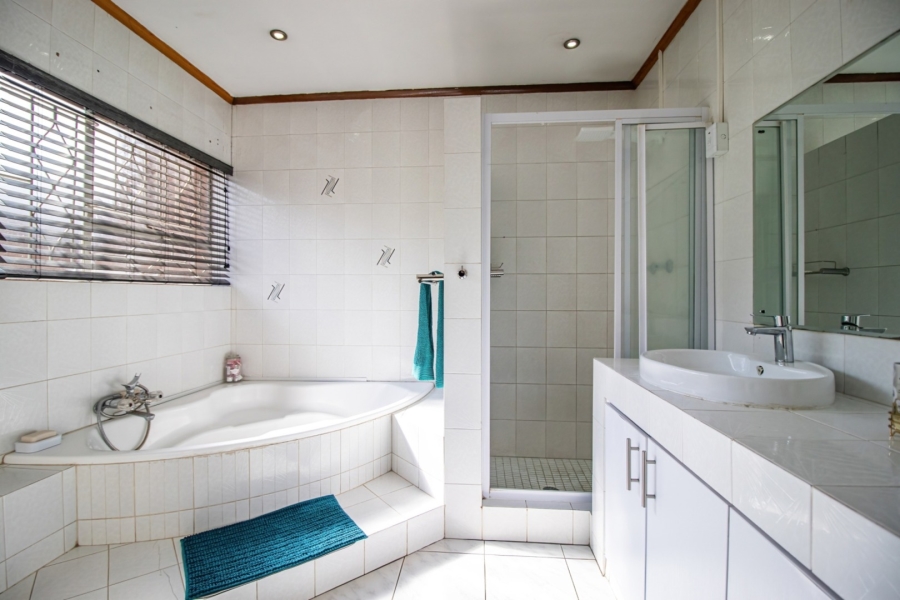 4 Bedroom Property for Sale in Mackenzie Park Gauteng