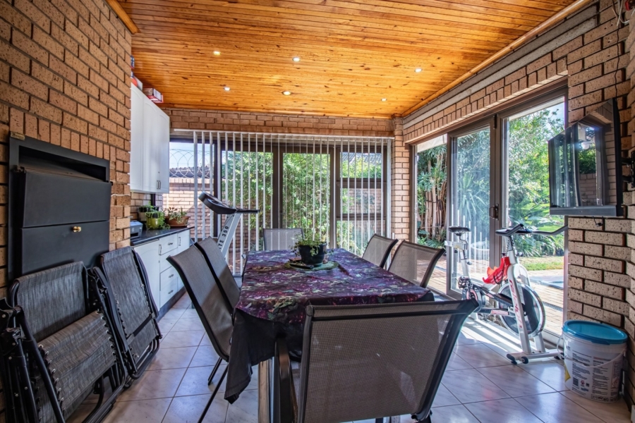 4 Bedroom Property for Sale in Mackenzie Park Gauteng