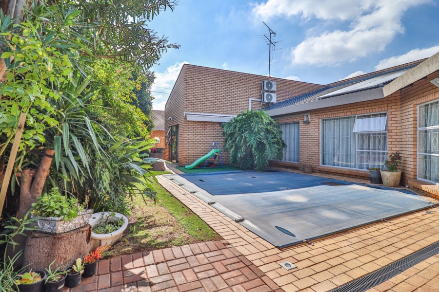 4 Bedroom Property for Sale in Mackenzie Park Gauteng