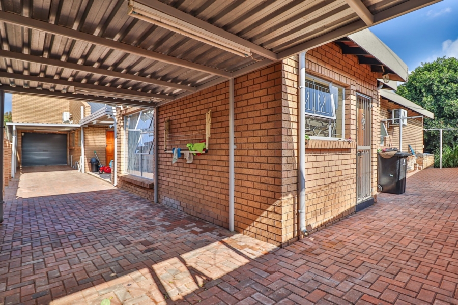 4 Bedroom Property for Sale in Mackenzie Park Gauteng