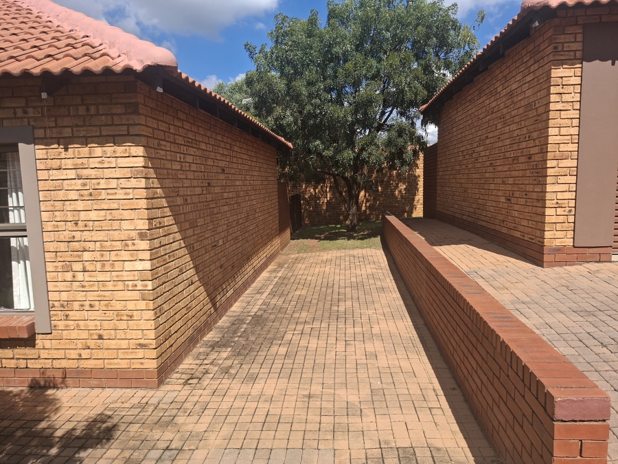 3 Bedroom Property for Sale in Willow Park Manor Gauteng