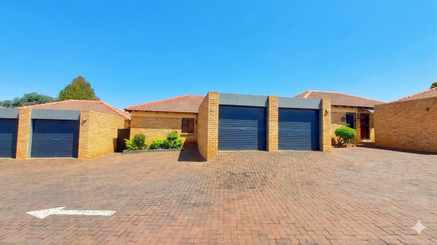 3 Bedroom Property for Sale in Halfway Gardens Gauteng