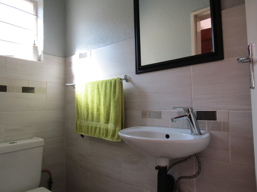 3 Bedroom Property for Sale in Mondeor Gauteng