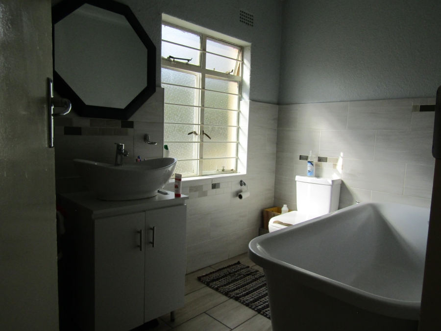 3 Bedroom Property for Sale in Mondeor Gauteng