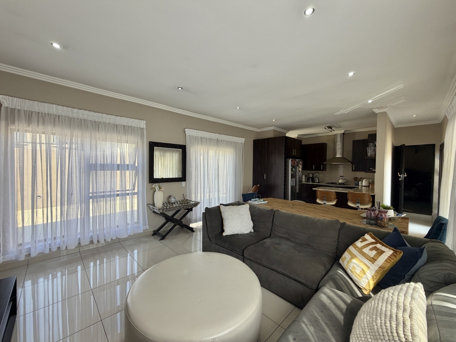 3 Bedroom Property for Sale in Barbeque Downs Gauteng