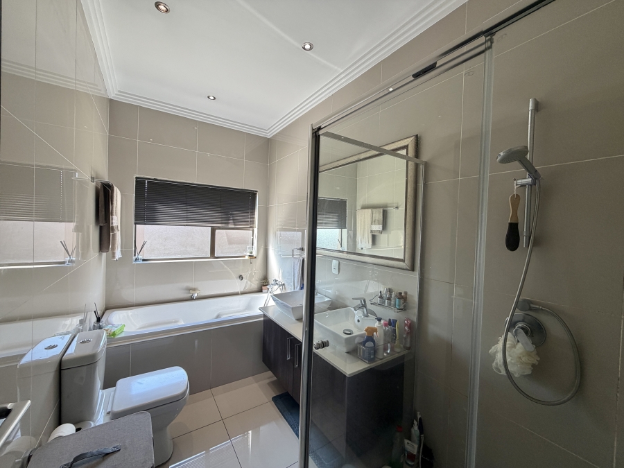 3 Bedroom Property for Sale in Barbeque Downs Gauteng