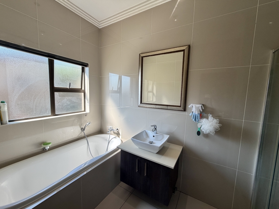 3 Bedroom Property for Sale in Barbeque Downs Gauteng