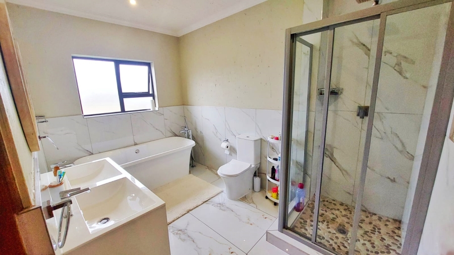 4 Bedroom Property for Sale in Halfway House Gauteng