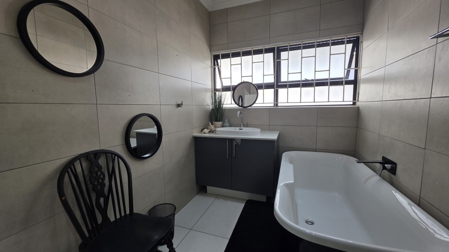 5 Bedroom Property for Sale in Lynnwood Glen Gauteng